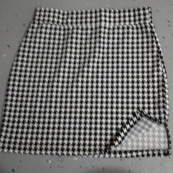 Mini skirt - Picture 3 of 3